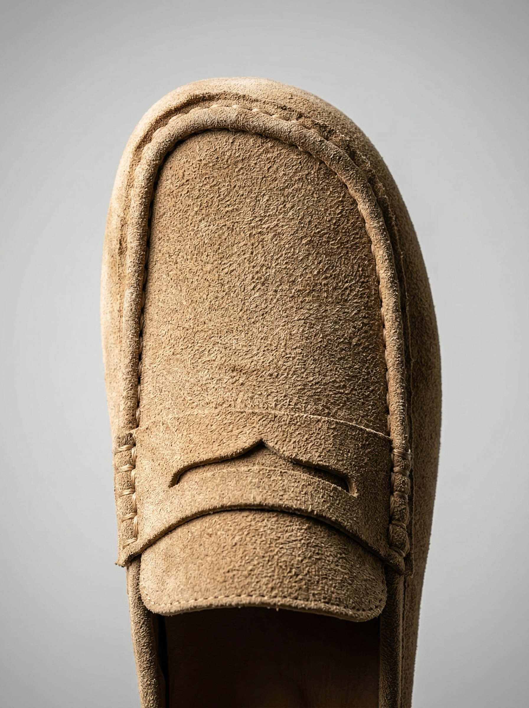 Model wearing beige penny mule loafer with platform sole – Tomosino
