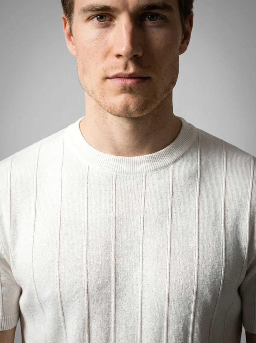 Model wearing slim-fit ribbed crew neck tee in cream – Tomosino