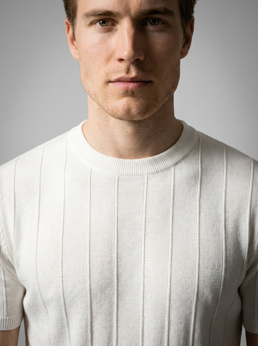 Model wearing slim-fit ribbed crew neck tee in cream – Tomosino