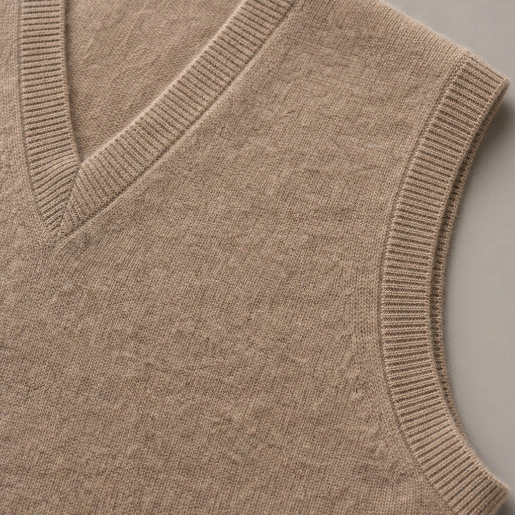 Chenton | Knitted Waistcoat V-Neck Camel – Fabric and Detail Close-Up