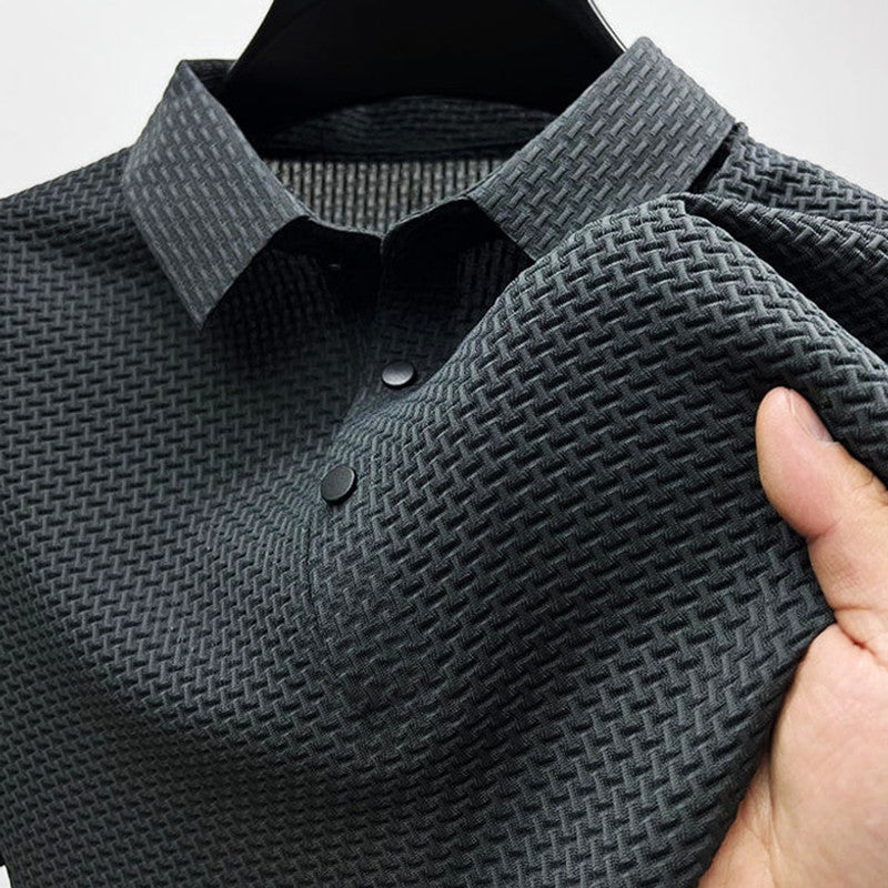 Close-up detail of pique polo shirt in Beige – Tomosino