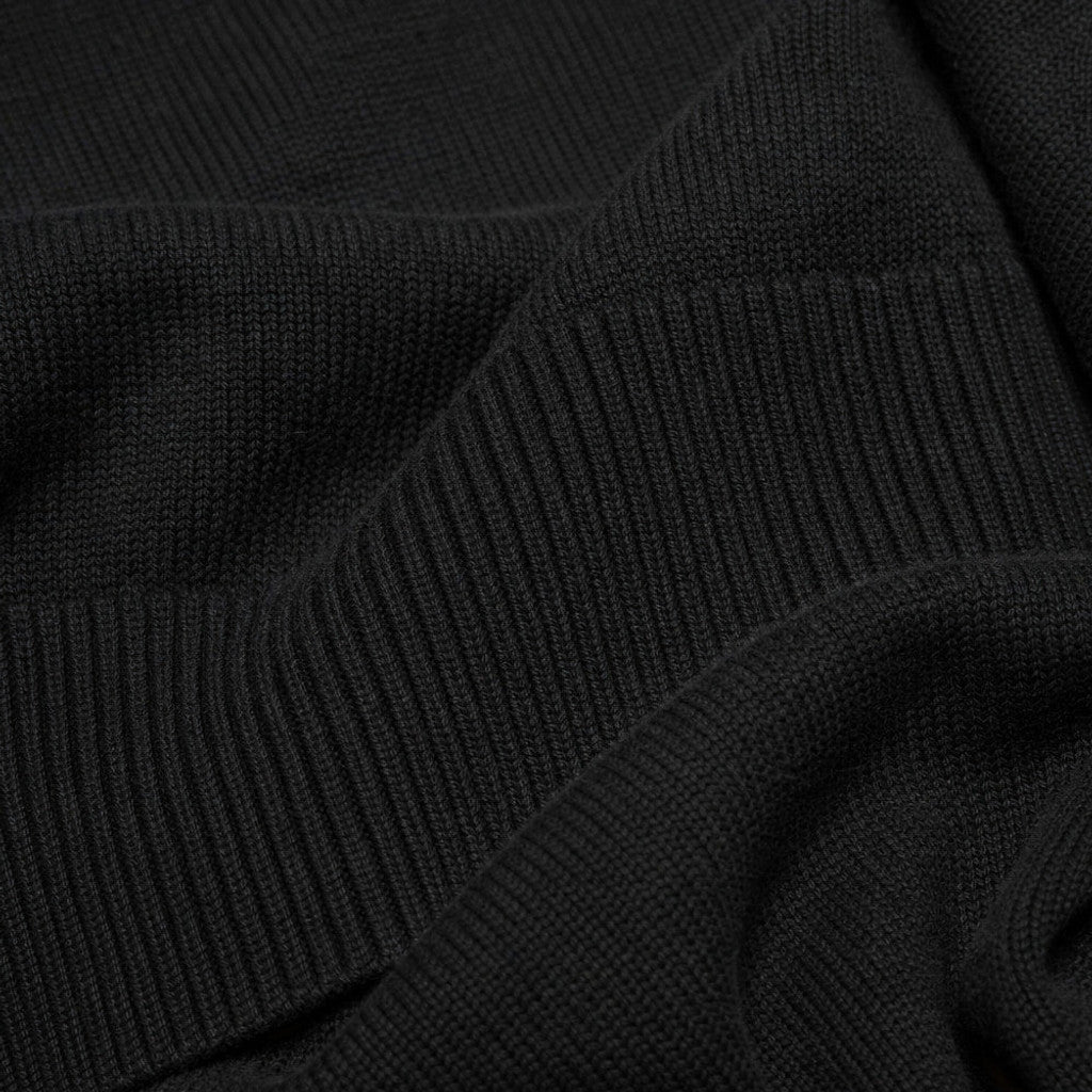 Holbrook | Crew Neck Jumper Lightweight Knit Black – Fabric and Detail Close-Up