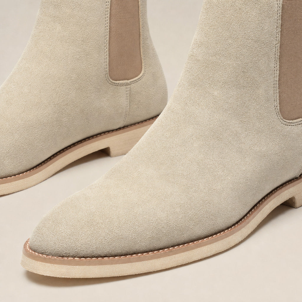 Chelsea Dealer Boots Suede Beige – Fabric and Detail Close-Up