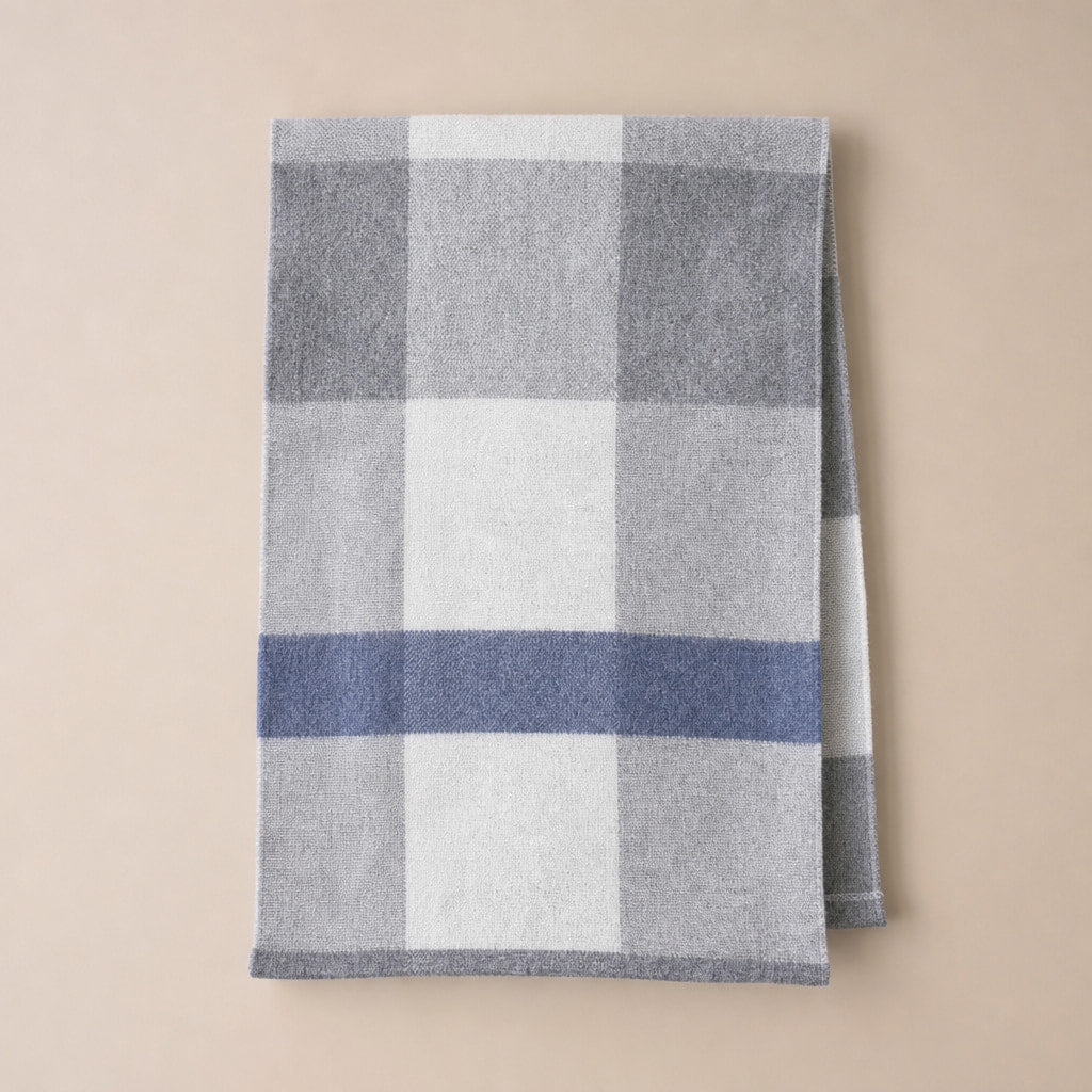 Plaid Scarf Knitted Wool Grey – Product Photo