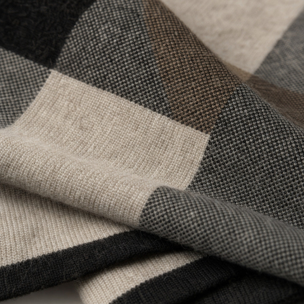 Plaid Scarf Knitted Wool Khaki – Fabric and Detail Close-Up