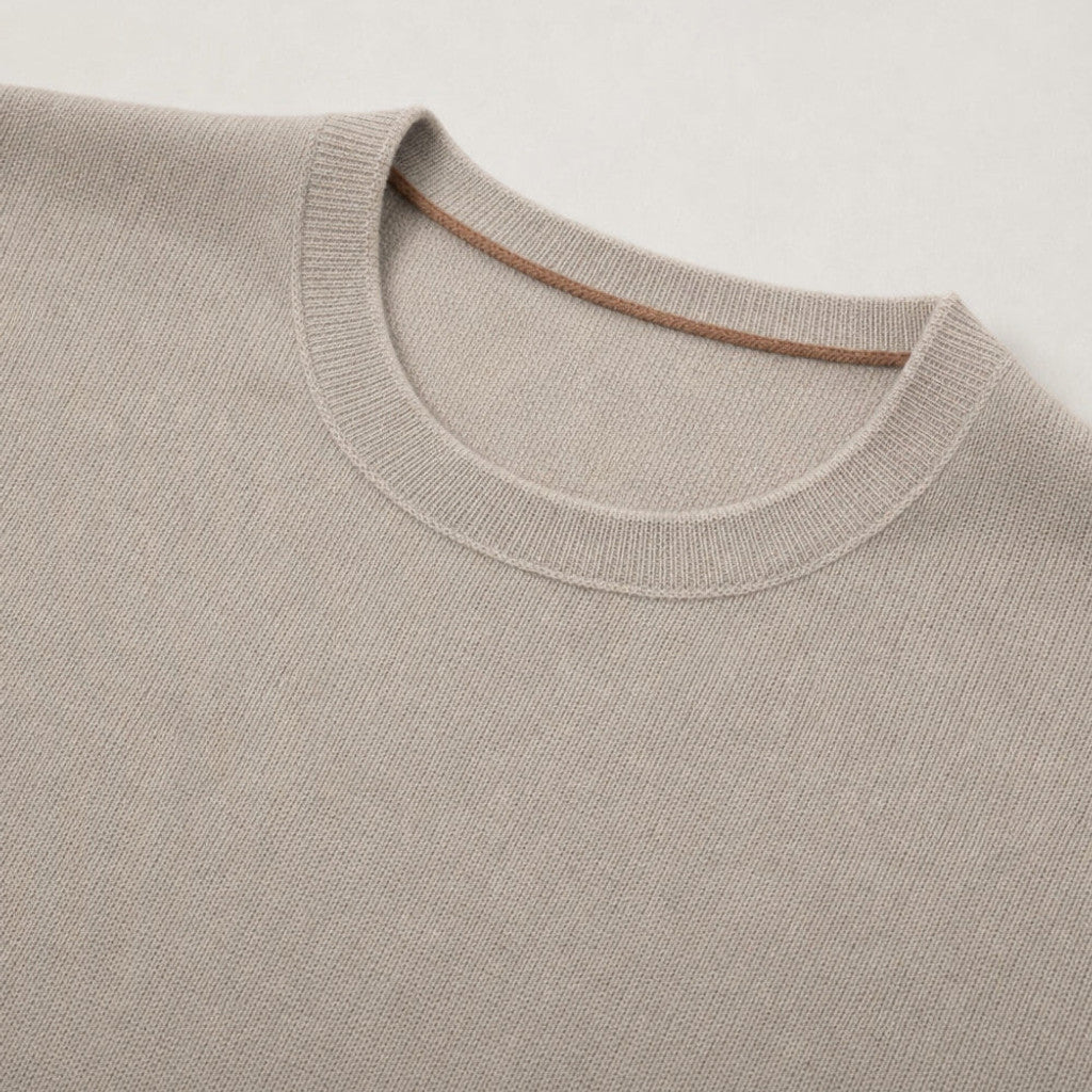Ormond | Crewneck Jumper Fine Gauge Wool Champagne – Fabric and Detail Close-Up