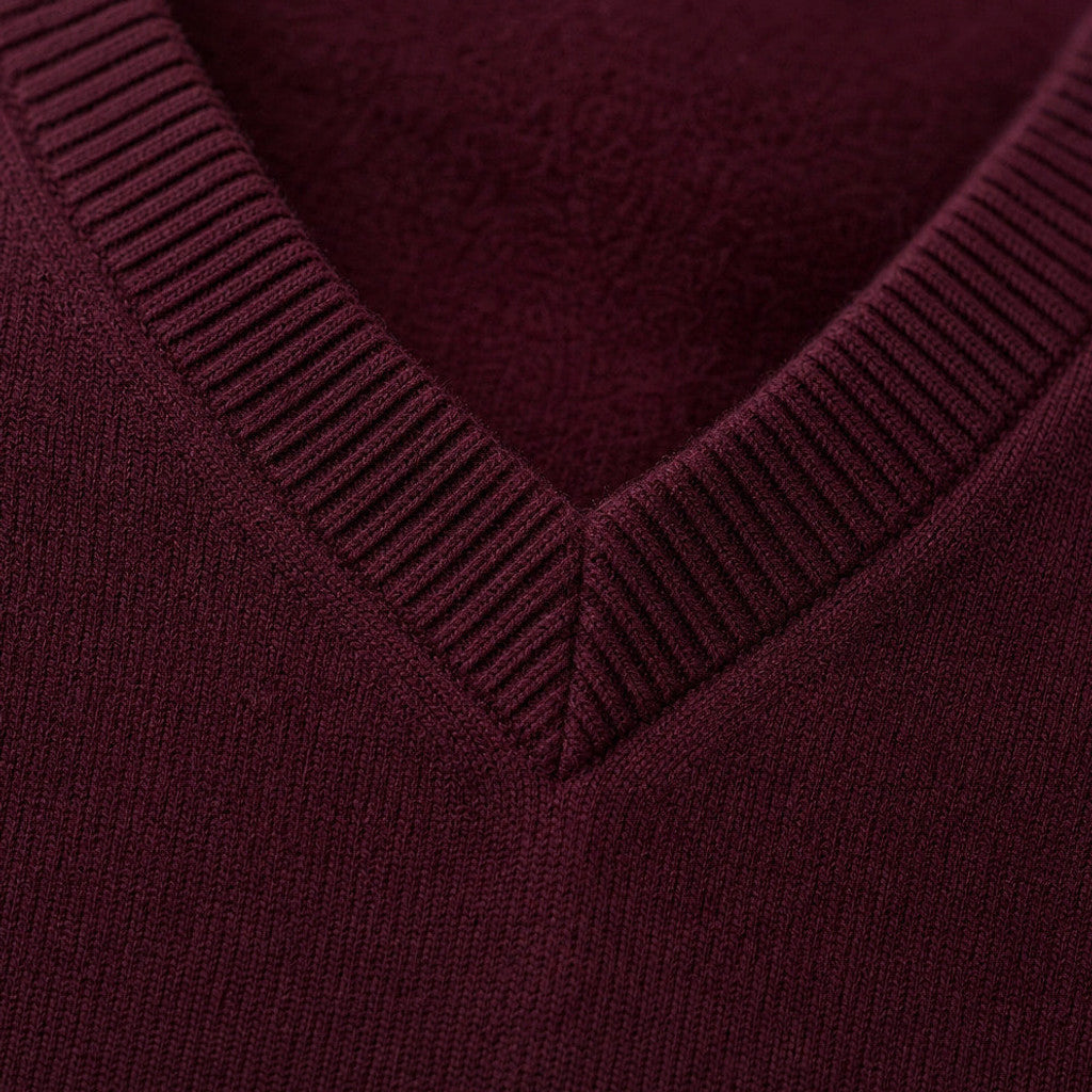 Prescott | V-Neck Jumper Fine Knit Wine – Fabric and Detail Close-Up